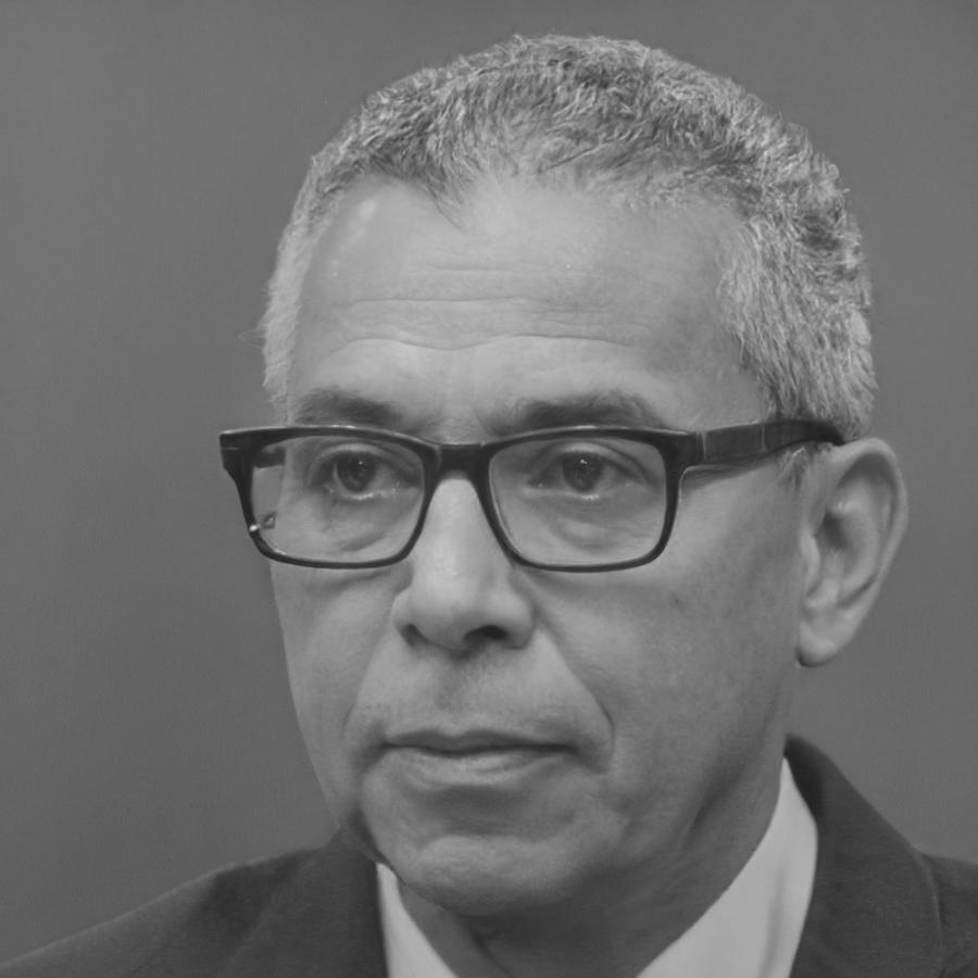 Портрет ведущего эксперта по финансовому анализу